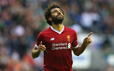 壹电竞动态-阿诺德进球后展示T恤标语